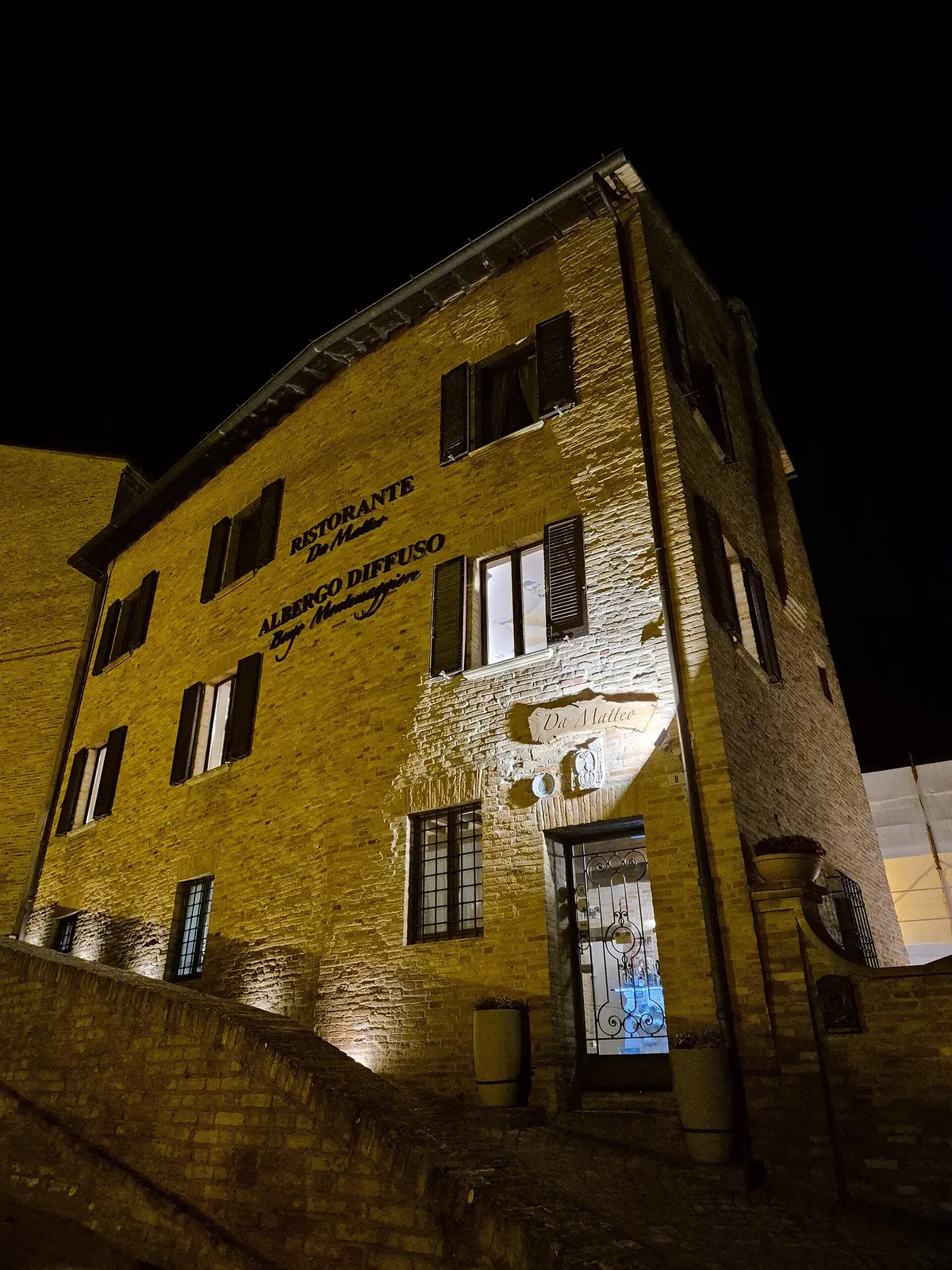 Case in pietra di un albergo diffuso nel borgo di Montemaggiore